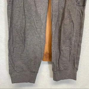 Pink Victoria’s Secret Gray Mid Rise Capri Sweatpants Size‎ XS thumbnail 3