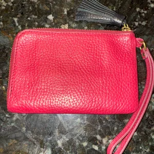 Fossil‎ Red Pebbled Leather Tara Zip Around Wristlet W/ Black Tassel Pull thumbnail 3