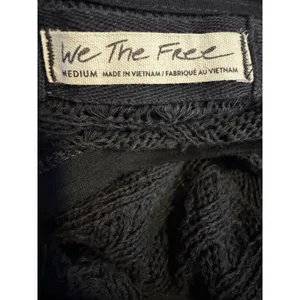Free People We The Free Charcoal/Black Lightweight Knit Sweater Top Boho Oversized Medium thumbnail 4
