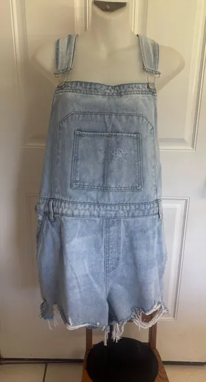 XXL Wild Fable Distressed light-wash Denim adjustable strap Short Overalls thumbnail 1