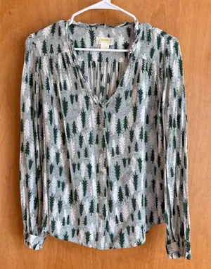 Maeve Anthropologie Blouse Women 4 Green Pine Tree‎ Forest Print Ruffle V-Neck thumbnail 1
