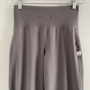 Vuori Women’s Grey Daily Joggers Size XS thumbnail 3