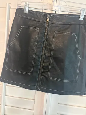 Vestique Black Faux Leather Mini Skirt‎ Size Medium thumbnail 3