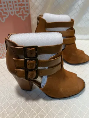 Gianni Bini Peep Toe tan leather Heel Booties with Ankle Buckle: Size 7.5 thumbnail 4