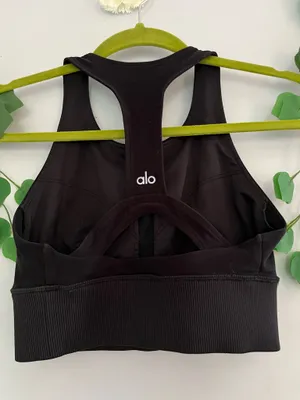 Alo Yoga thumbnail 2