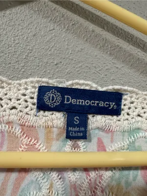 Democracy Below Elbow Bell Sleeve Crochet V Neck thumbnail 5