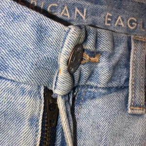 American eagle curvy MOM jean distressed size 4 thumbnail 2