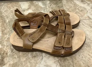 Clarks Women's April Cove Sandal Brown Leather 8.5 Adjustable Comfort Wedge Shoe thumbnail 1