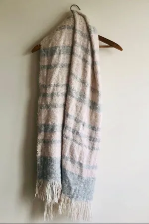 ⭐️AEO Pink & Gray fuzzy scarf thumbnail 1