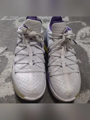 Nike LeBron James Basketball Shoes thumbnail 2