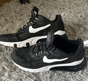 Nike Air Max 270 React thumbnail 1