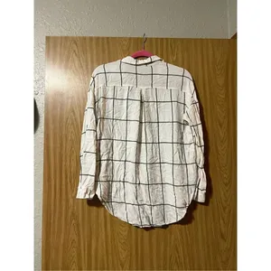 Lush White Plaid Woman’s Long Sleeve V-Neck Top Size Medium thumbnail 8