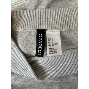 H&M gray sweater size small thumbnail 5