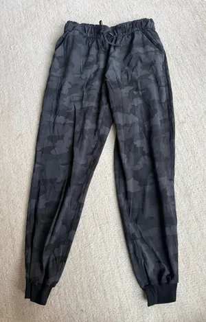 Lululemon Joggers Camo thumbnail 1