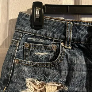 American Eagle High Rise Distressed Shorts Womens Size 2 Denim‎ Festival Party thumbnail 3