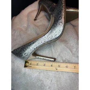 Guess Womens Silver Metallic G Logo Pointed Toe Stiletto Pumps Heels Size 8.5 thumbnail 6