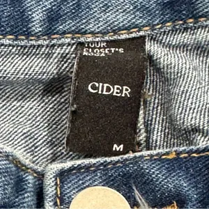 Cider Wide Leg Distressed Raw Hem Jeans Women’s Medium thumbnail 4