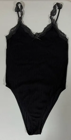 Black Solid Lace-Trim Seamless Cami Tank Top Sleeveless Bodysuit Onesie Shirt Size M 🖤 thumbnail 2