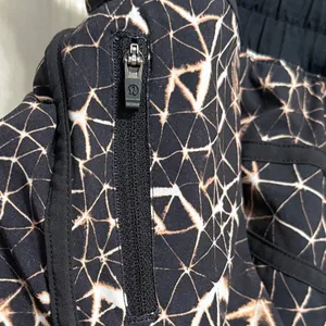 Lululemon‎ Tracker Short III in Star Crushed Multi / Black *4-way Stretch thumbnail 4
