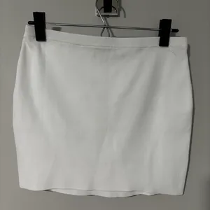 House of CB Mariella White Knit Mini Skirt Size M thumbnail 4