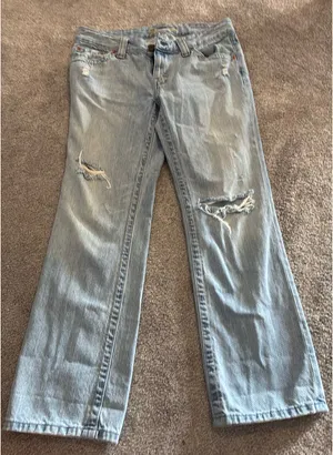 American Eagle Vintage Ripped Jeans thumbnail 3