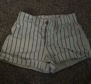 happily grey shorts Size 26 thumbnail 1