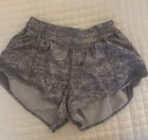 Lululemon Shorts Hotty Hot 2.5" thumbnail 3