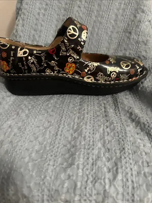 Alegria Ladies Mary Jane Shoes with Peace & Flower Print - Sz 38 thumbnail 5