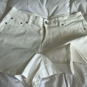 Juicy Couture White Denim Jean shorts, Size 10, 4” inseam, NWT thumbnail 7