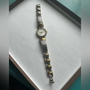 Ladies Seiko Wristwatch Two Tone Gold Tone Bracelet Style Vintage thumbnail 11