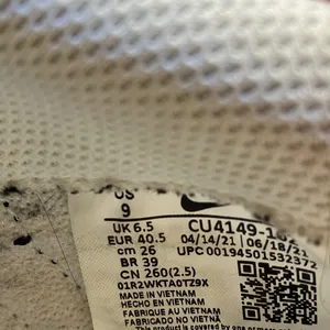 FINAL MARKDOWN Nike White Mesh Sneakers 9 thumbnail 2