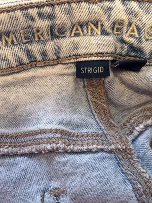 American Eagle Ripped Distressed Strigid Light Blue Denim Mom Shorts Size 0 thumbnail 5