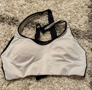 PINK Victoria's Secret Bra thumbnail 1