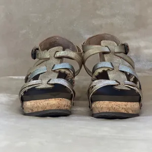 OTBT Storm Gold Brown Metallic Crisscross Strappy Wedge Sandals Size 9 thumbnail 2