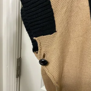 EUC NY Collection women’s black tan buttoned crossover‎ neck knit poncho sweater thumbnail 3