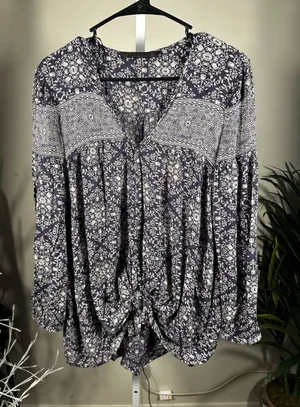 N148. Zara Trafaluc- Boho Floral Twist-Front Peasant Top Navy/White with pockets thumbnail 1