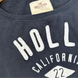 Hollister Women’s Pullover Sweatshirt 7/8 Sleeve Boat Neck in Navy S thumbnail 11