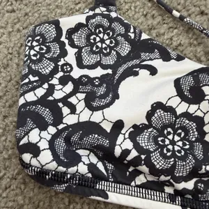 Lululemon free to be bra black and white lace print thumbnail 2