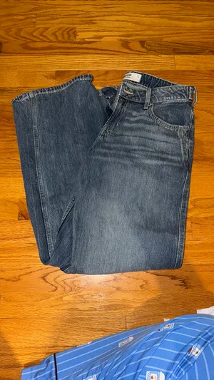 Hollister Low-Rise Baggy Adjustable Jeans thumbnail 4