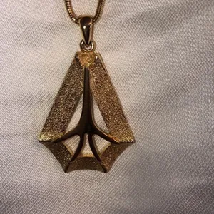 Costume Jewelry Necklace thumbnail 2