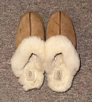 UGG Slippers Platform thumbnail 1