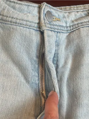 Pilcro Modern High-Waisted Baggy Barrel Jeans in Light Wash Denim Size 32 thumbnail 10