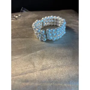 1920s Flapper Accessory Set Faux Pearl Necklace Bracelet Feather Headband Gloves thumbnail 7