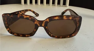 Aerie Vintage Style Tortoiseshell Rectangular Sunglasses thumbnail 1