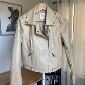 Cali 1850 Women’s Size S Faux Leather Biker Jacket With Zippers NWOT thumbnail 3