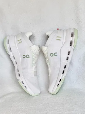 NEW ON Cloudnova, Women’s Size 6 White/White/green thumbnail 7