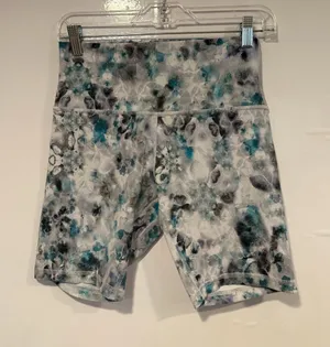 Lululemon align kaleidoscope floral blue and grey biker shorts‎ thumbnail 1