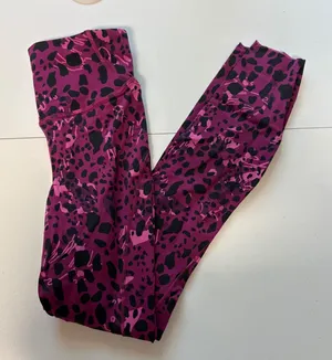Lululemon Leggings Womens 0 Pink Black Animal Print High Rise 23 Inseam thumbnail 1