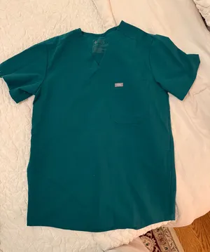 Figs XS Men’s Hunter Green 3 pocket scrub top thumbnail 1