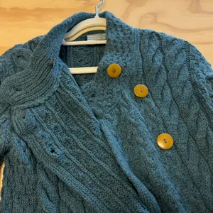 Carraig Donn Irish Merino Wool Cable Knit Cardigan Teal Blue XS Made in Ireland thumbnail 6